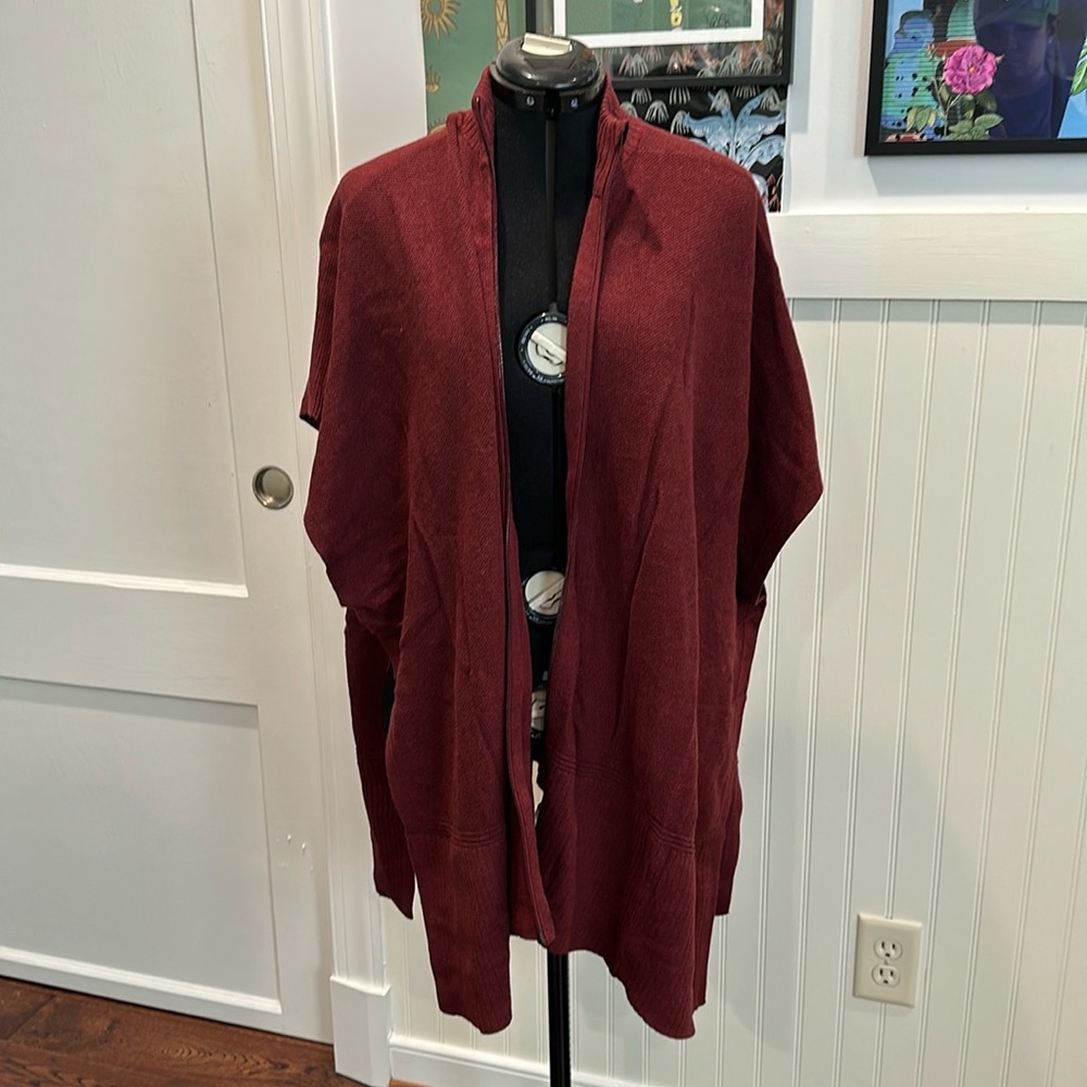 Call Me Cozy Wrap
DESIGNED FOR OFFICE TRAVEL COMMUTE